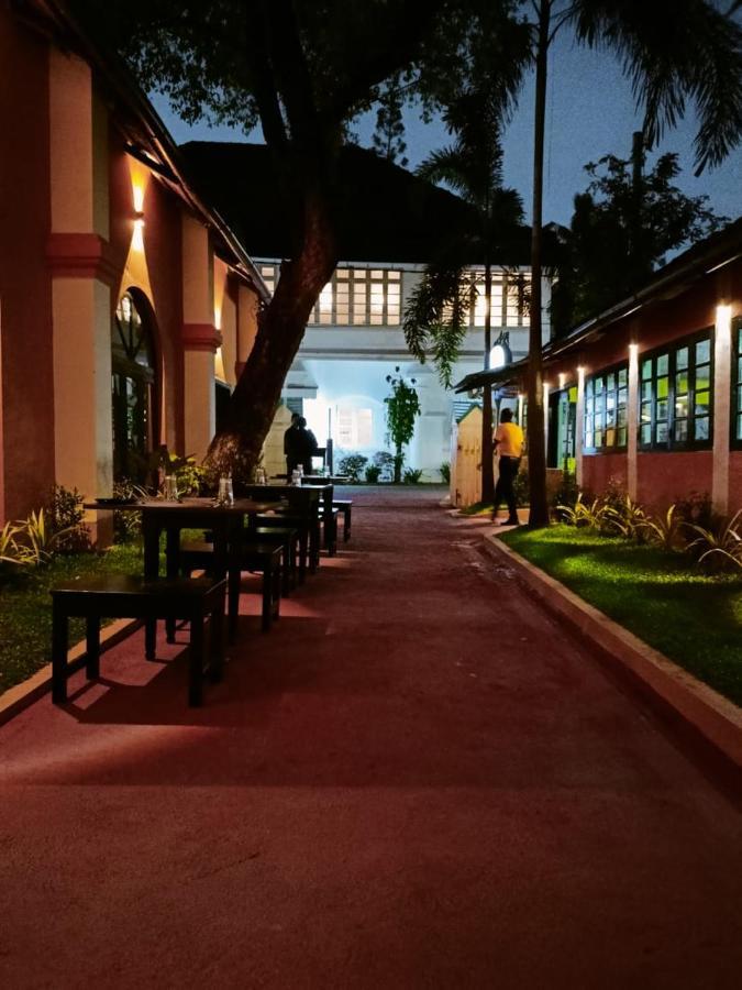 Elphinstone Residency Bed & Breakfast Kochi Exterior photo