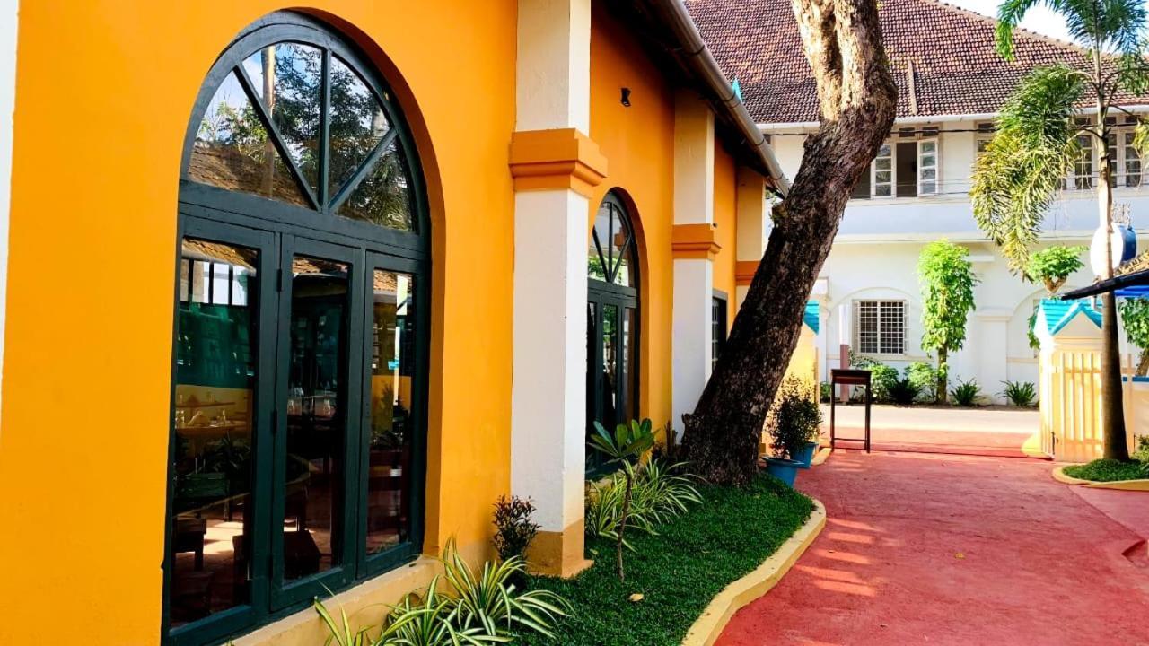 Elphinstone Residency Bed & Breakfast Kochi Exterior photo