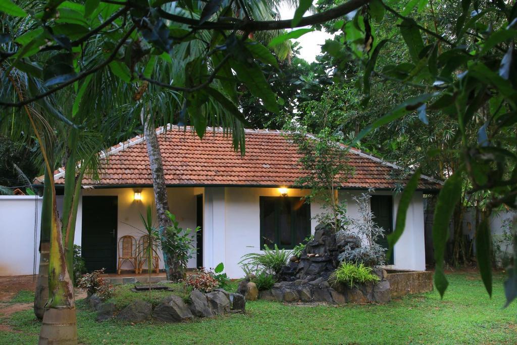 Elphinstone Residency Bed & Breakfast Kochi Exterior photo