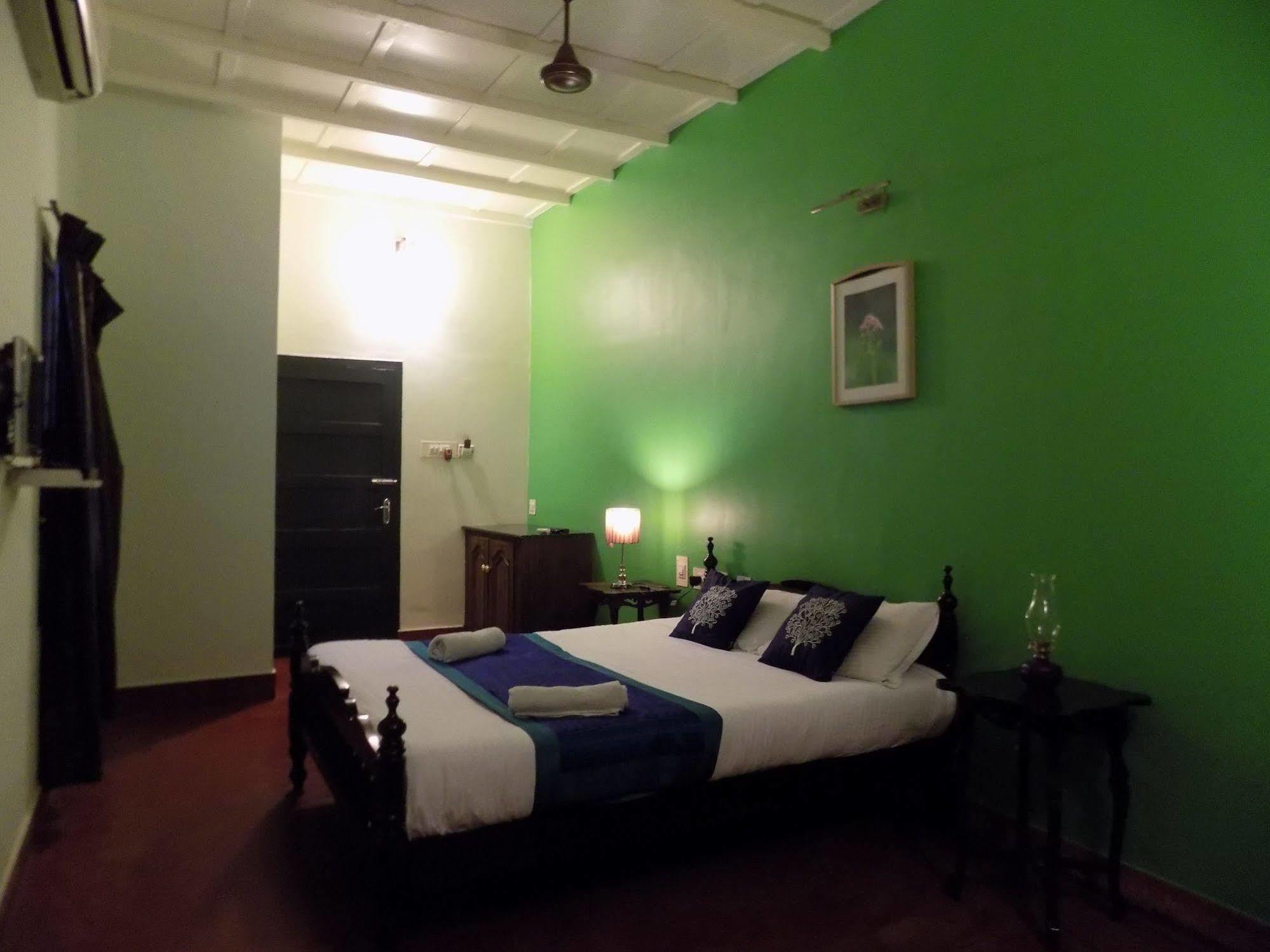 Elphinstone Residency Bed & Breakfast Kochi Exterior photo