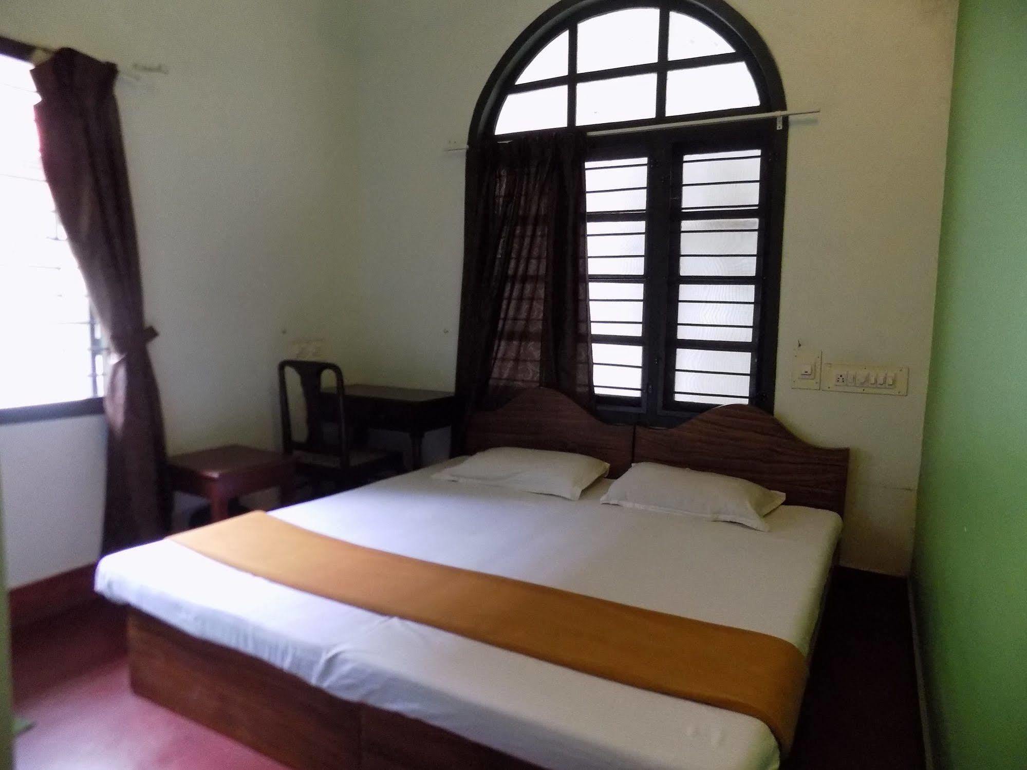 Elphinstone Residency Bed & Breakfast Kochi Exterior photo