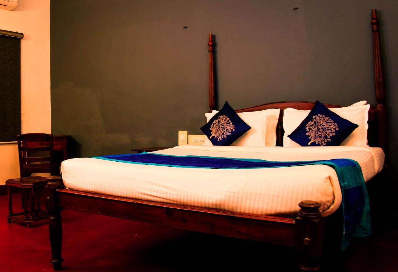 Elphinstone Residency Bed & Breakfast Kochi Exterior photo